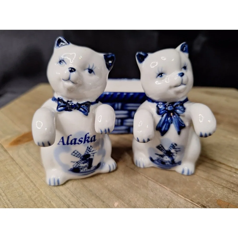 Delft Blue Handpainted Ceramic Cat Salt Pepper Shakers in Basket Alaska Souvenir